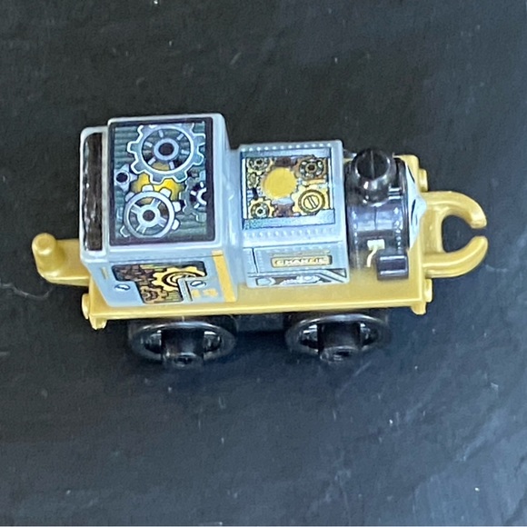 THOMAS & FRIENDS MINIS ROBOT CHARLIE (Fisher-Price, 2015) MINIATURE TRAIN TOY - Picture 2 of 8